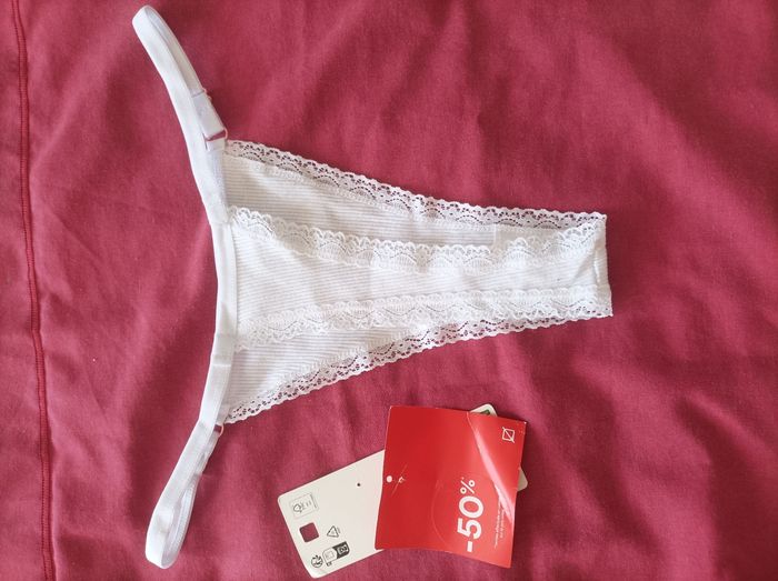String blanc neuf taille M L coton - photo numéro 2