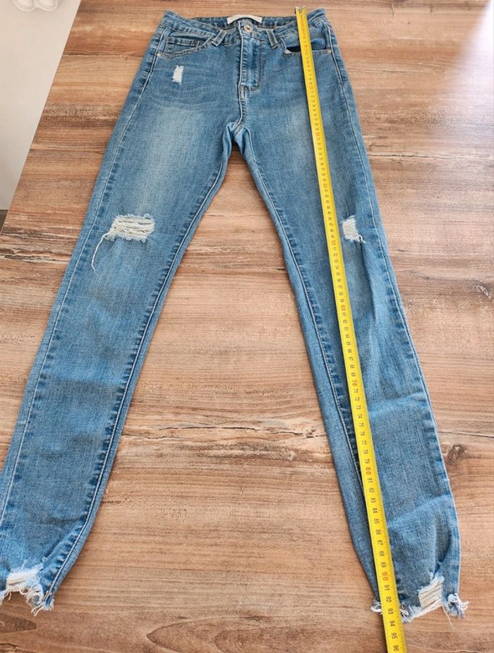 joli pantalon jean a trous slim skinny taille 36 Hello miss paris premium en excellent état - photo numéro 4