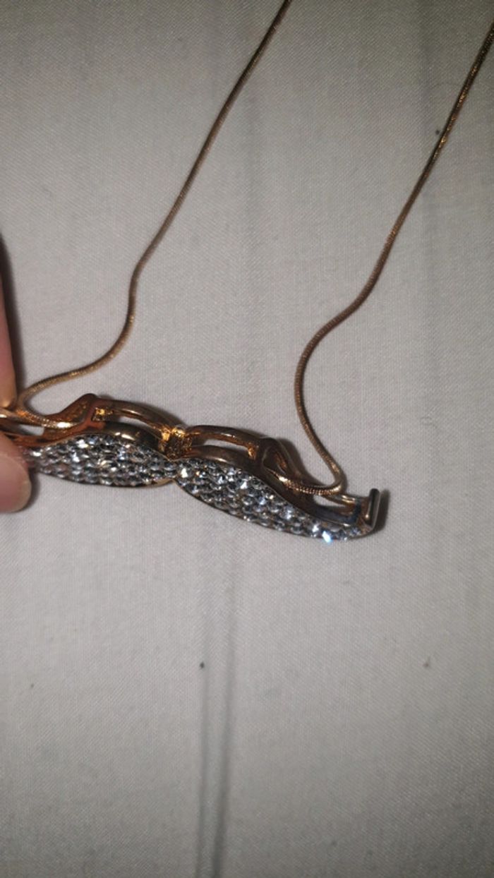 Collier moustache - photo numéro 2