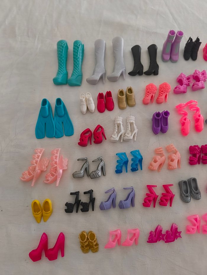 Lot 41 paires chaussures barbie - photo numéro 2