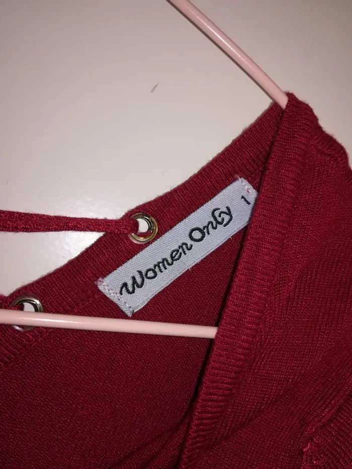Pull fin à lacets dans le dos, col V, rouge, Women Only taille S, très bon état - photo numéro 2