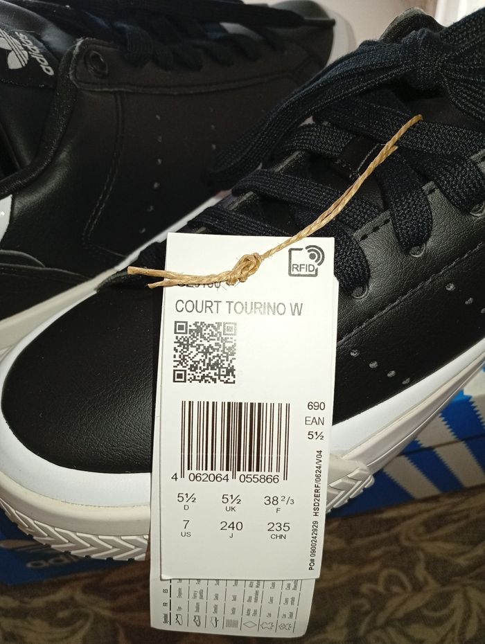 Baskets Adidas neuves t.38.5 - photo numéro 2