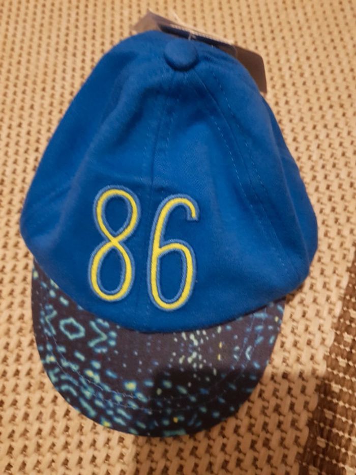 Casquette 6-12 mois neuve
