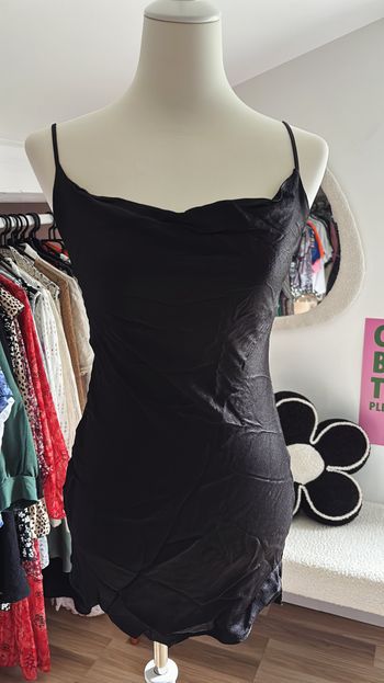 Robe courte satinée noire Bershka T36