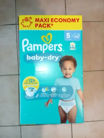 94 couches Pampers neuf taille 5
