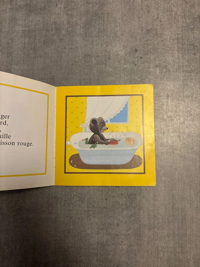 Livre Petit Ours Brun joue dans le bain - photo numéro 2