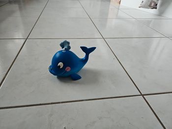 Tirelire baleine cont1