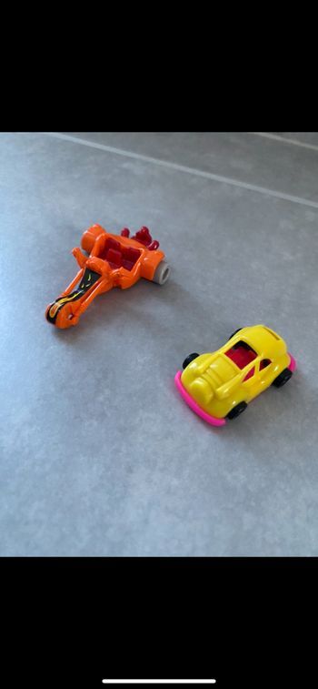 Lot de 2 petites voitures