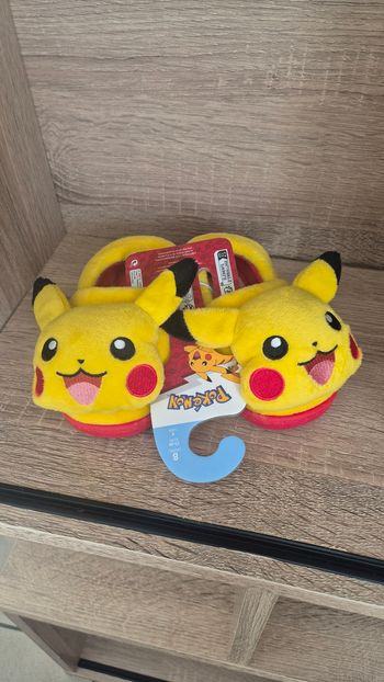 Chaussons pikachu