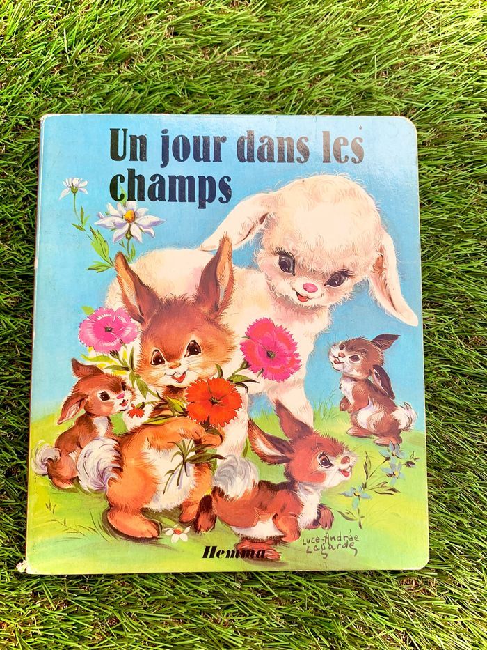 Livre pour bébé : un jour dans les champs