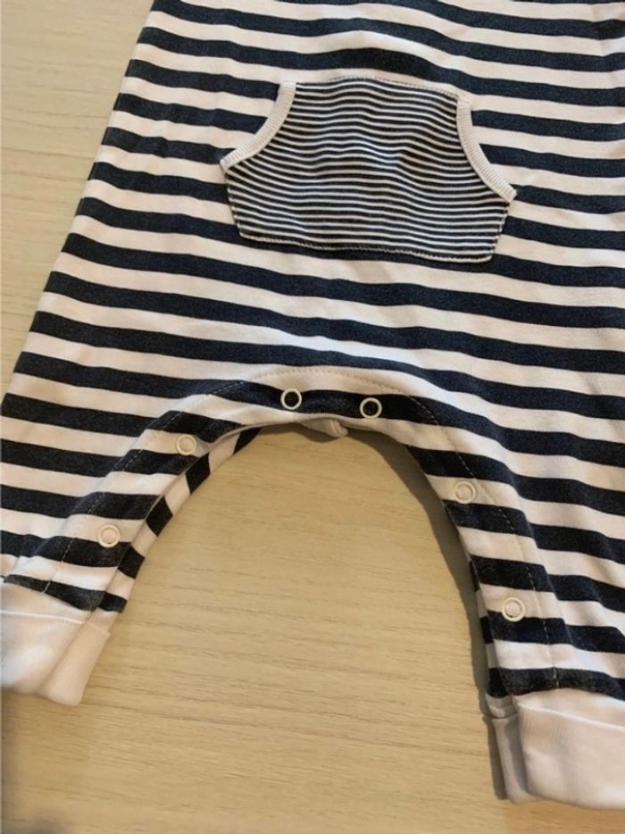 Combinaison rayée en 3 mois - photo numéro 5