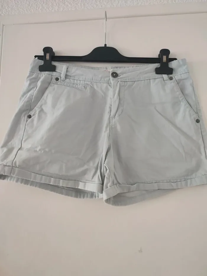 Short bleu ciel