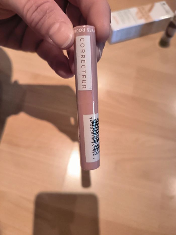Correcteur doré 400 Yves Rocher