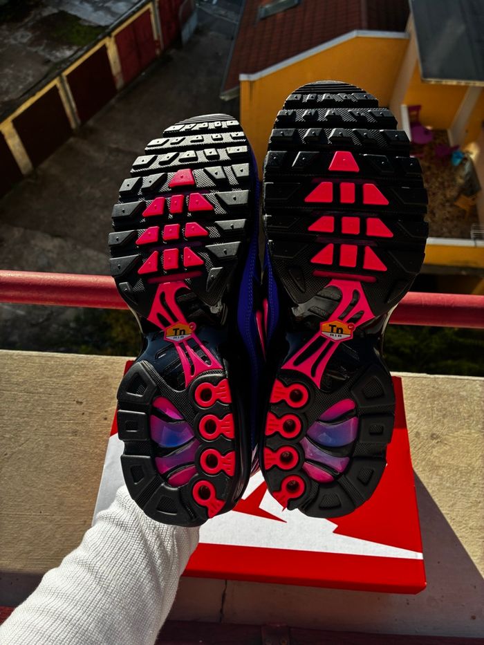 Nike Air Max Plus Noir/Racer Blue/Salsa Red/Hyper Pink - Taille 43 - Neuves - photo numéro 3