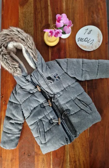 Blouson fourré à capuche 18 mois
