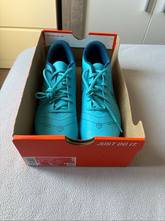 Baskets de football Nike bleues - photo numéro 8