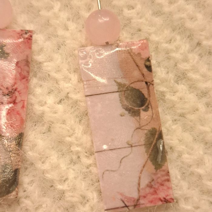 Boucles d'oreilles pendante rectangulaire florale rose - photo numéro 7