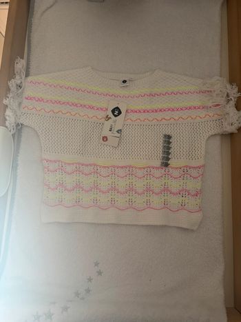 T-shirt en maille court  fille manche courte taille 3/4 ans neuf