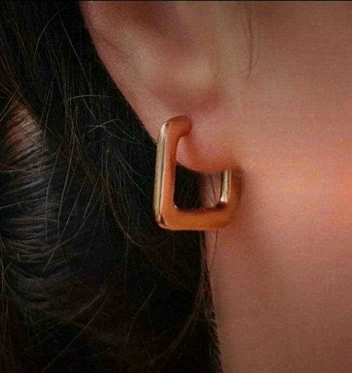 Boucles d'oreilles créoles carré plaqué or - photo numéro 2