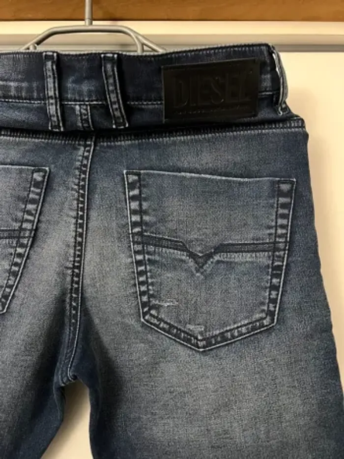 Jean joggjeans slim boyfriend délavé destroy Diesel - photo numéro 10