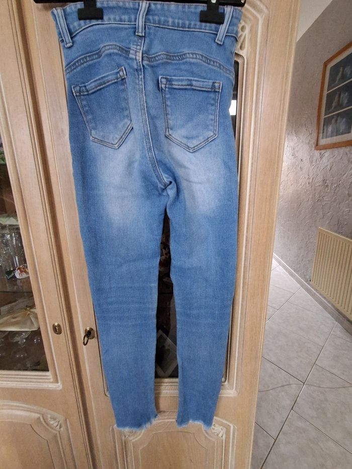 Jeans troué - photo numéro 2