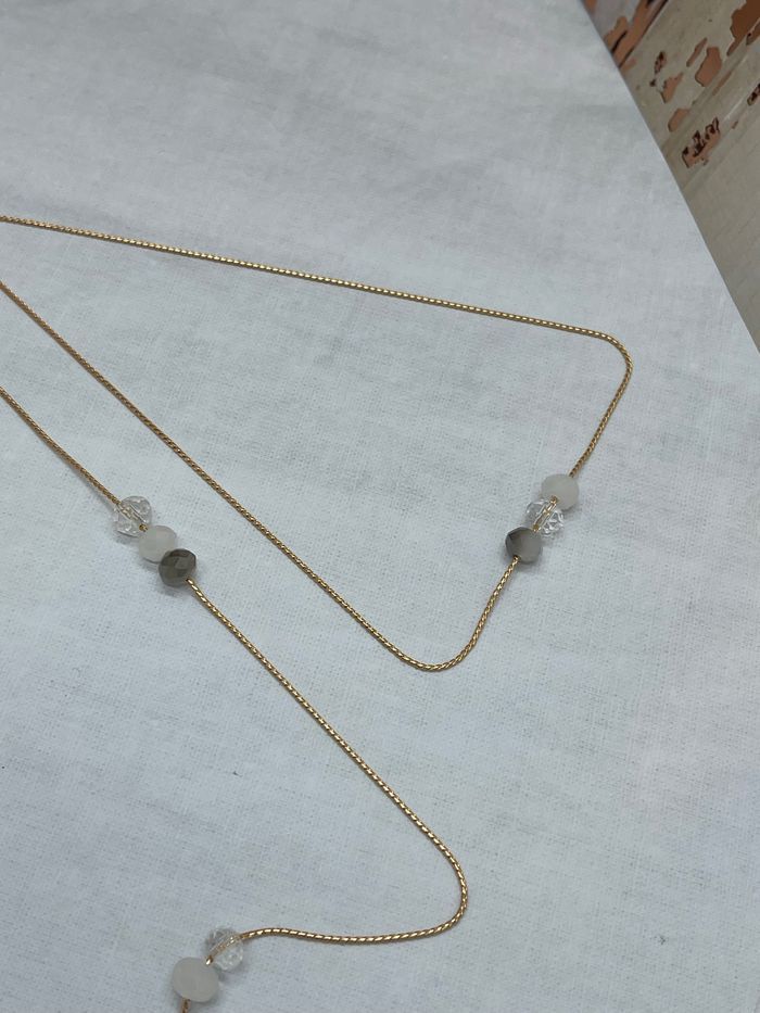 Collier dos nu perles cristal blanc nacre et gris - photo numéro 3