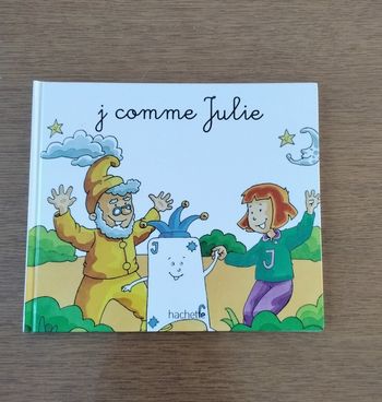 J comme Julie  , Mes premiers pas vers la lecture,  Hachette 