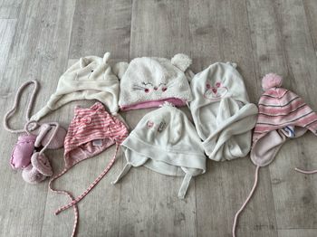 Lot bonnets + moufles bébé