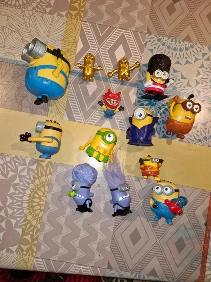 Lot de 13 figurines minions - photo numéro 2