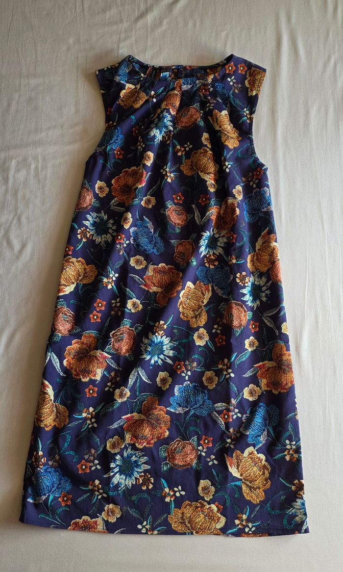 Mango MNG Collection Robe Courte Violette Bleue Imprimé Floral sans Manches Taille 34 XS - photo numéro 2