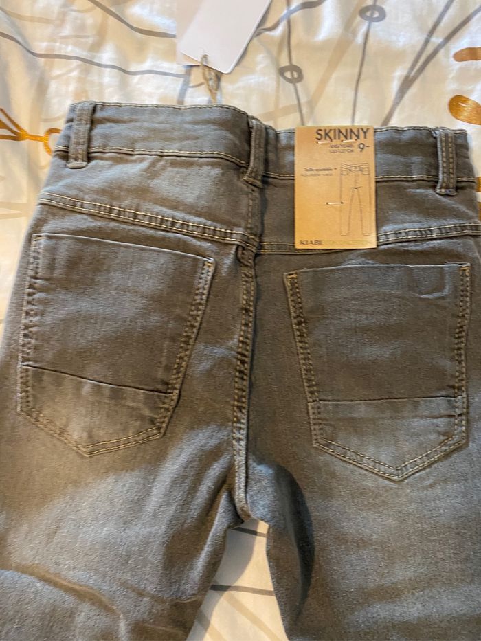 Jeans noir gris à pression kiabi skinny 9 ans NEUF - photo numéro 4