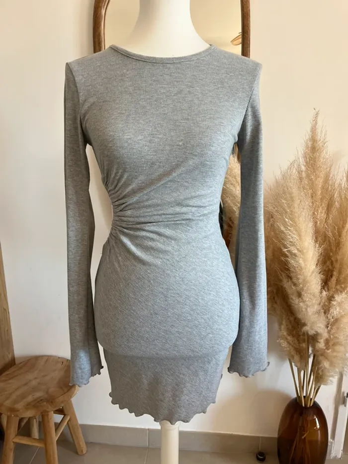Robe moulante grise Kira Store - photo numéro 4