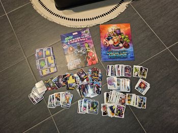 Livre +cartes marvel