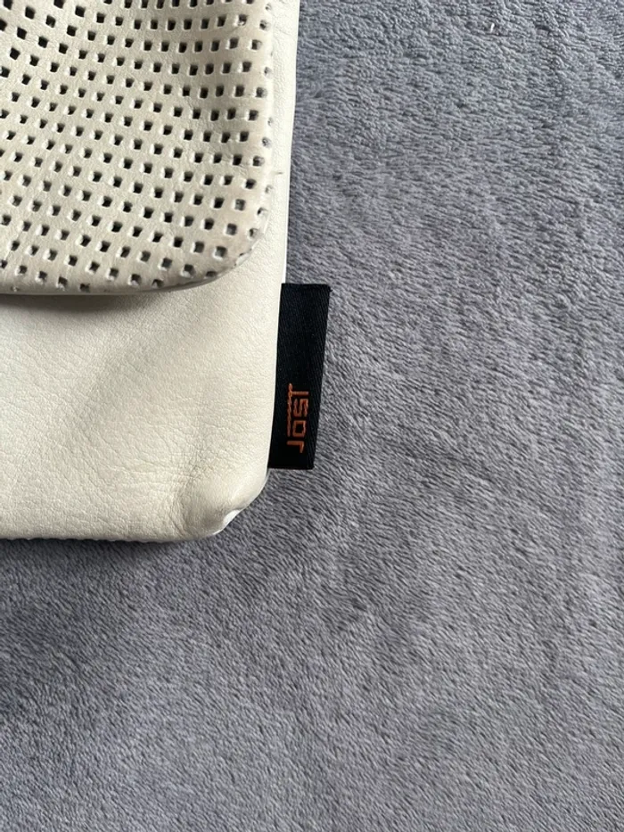 Sac blanc en cuir perforé JOST – Y2K minimaliste & épuré - photo numéro 2