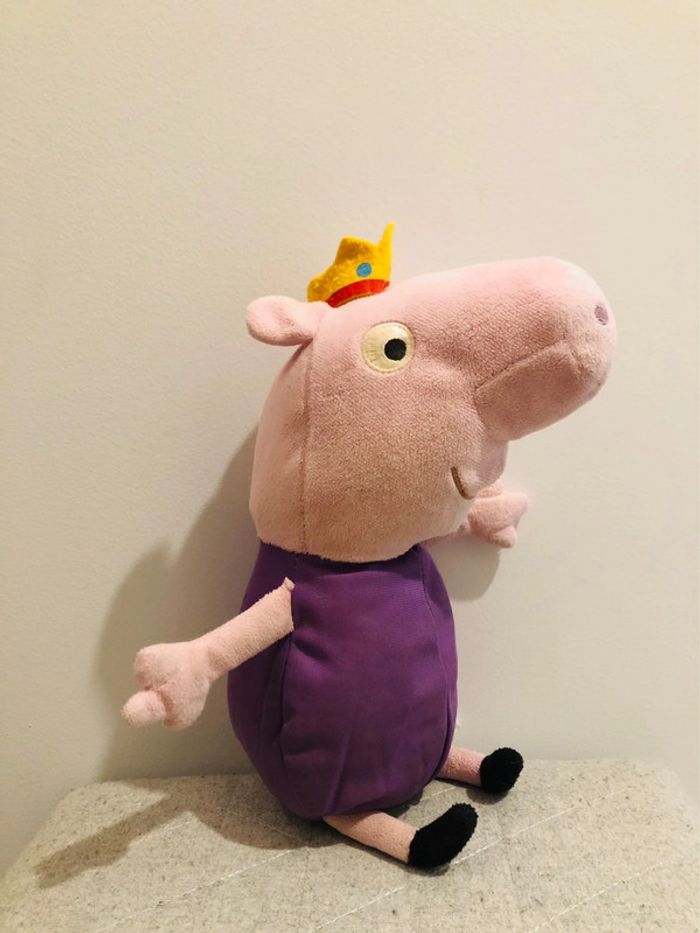 Peluche peppa pig violette Georges roi doudou - photo numéro 3