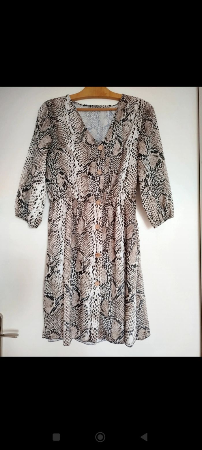 Jolie robe motif serpent
