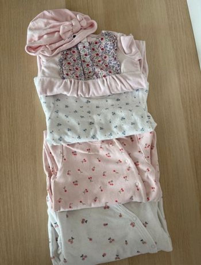 Lot pyjamas 12m - photo numéro 2