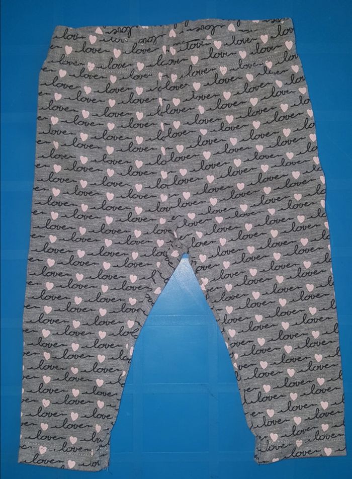 Legging gris motif coeurs roses 12 mois