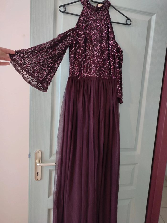 Robe longue à épaules nues avec sequins délicats ton sur ton, bas en tulle et manches kimono