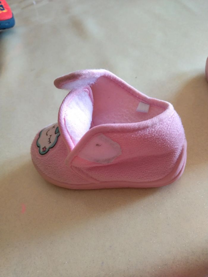 Pantoufles roses fermées bébé fille - photo numéro 3