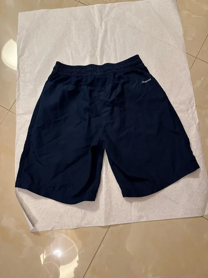 Short Adidas taille 9/10 ans 2 poches avec zip - photo numéro 11