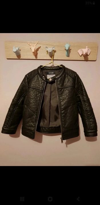Veste, blouson simili cuir noir, épaisse.