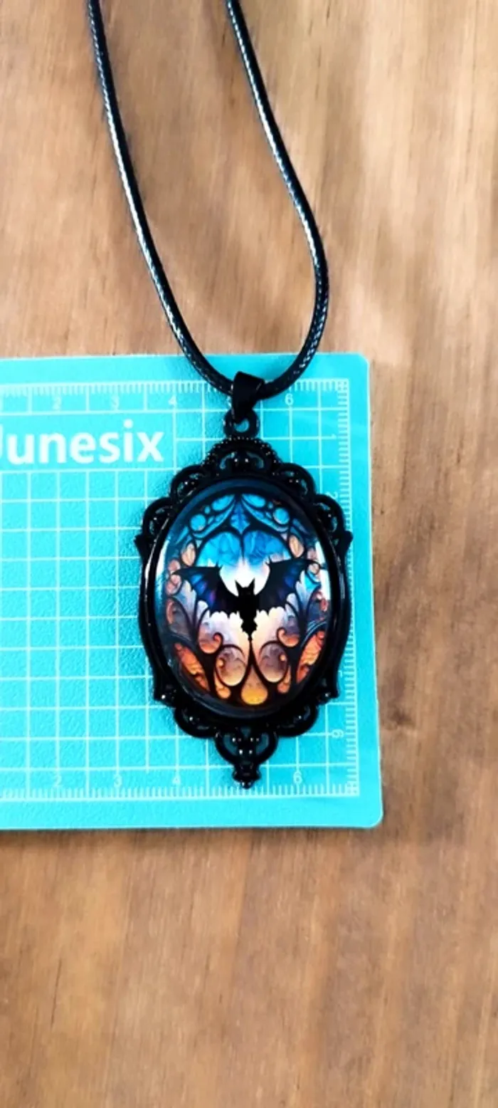 Collier avec pendentif ovale en verre - photo numéro 3