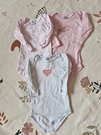 Lot de 3 bodies petit bateau 9 mois.