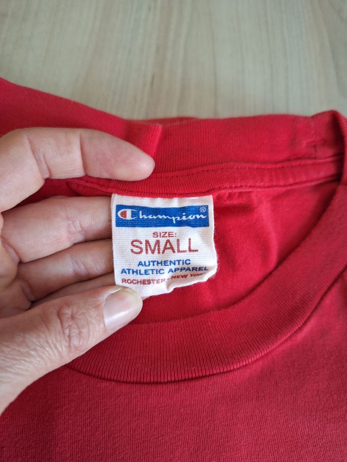 T-shirt taille S marque Champion couleur rouge - photo numéro 4