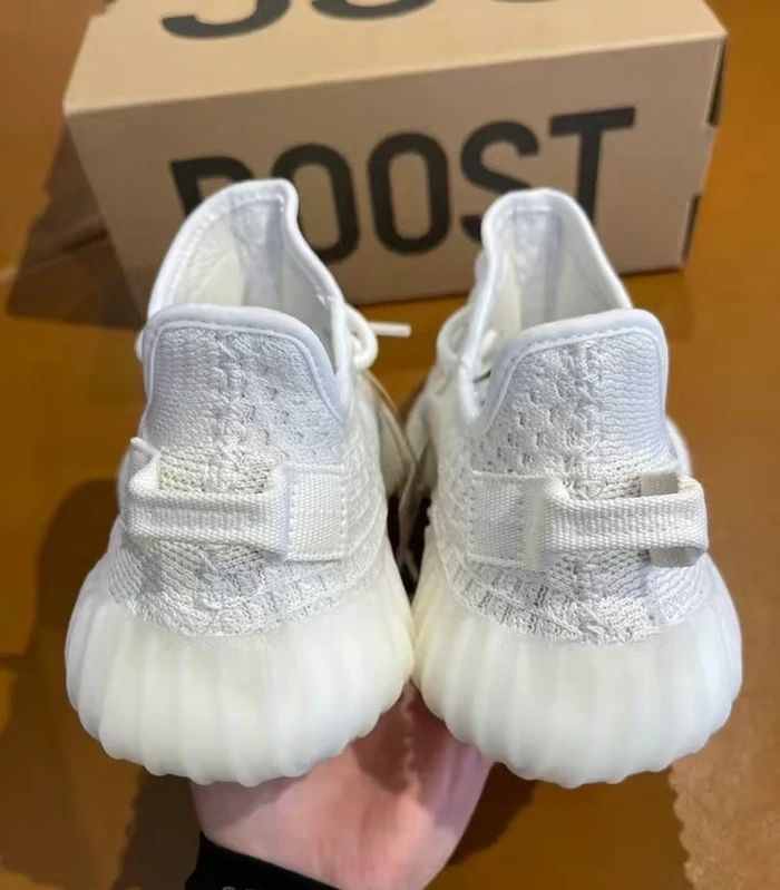 Yeezy boost  350 V2 - photo numéro 4