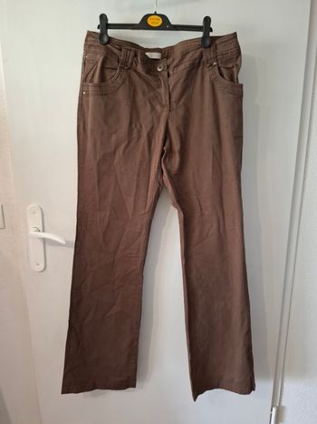 Pontalon promod taille 42 mesure dans l'annonce 
Longueur 110 cm
Largeru de taille 43 cm 
Largeur des hanches 51 cm
Longueur Entre-jambe jusqu'au bas 83 cm