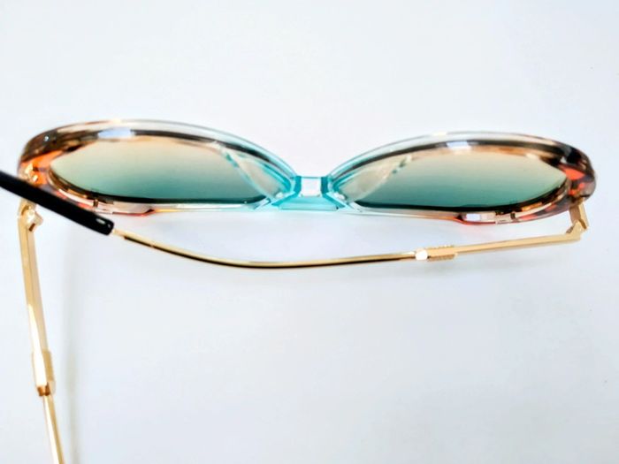 Lunettes de soleil fantaisie neuves - photo numéro 2