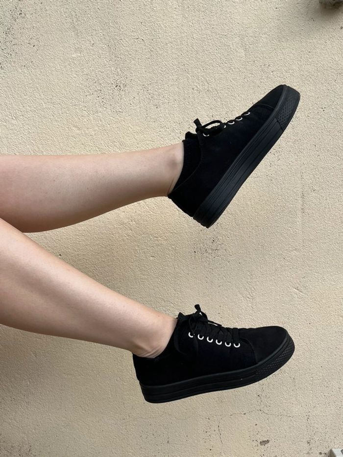 Chaussures baskets de villes noir avec plateforme