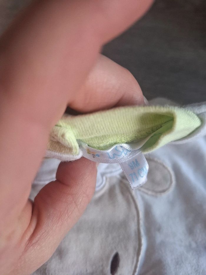 Pyjama fin une pièce taille 9 mois - photo numéro 3